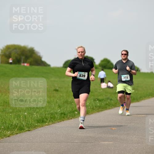 10.05.2026 - 8. Wedeler Halbmarathon Dr. Thomas Lammeyer http://msf.ph/oto/9705441 10.05.2026 11:54:06 Laufen 839, 772 meine-sportfotos.de
