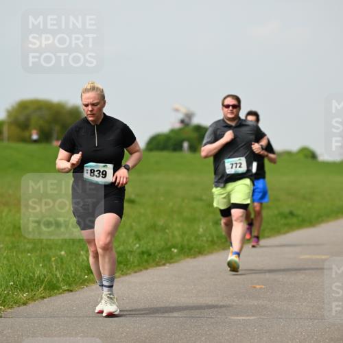 10.05.2026 - 8. Wedeler Halbmarathon Dr. Thomas Lammeyer http://msf.ph/oto/9705445 10.05.2026 11:54:08 Laufen 772, 839 meine-sportfotos.de