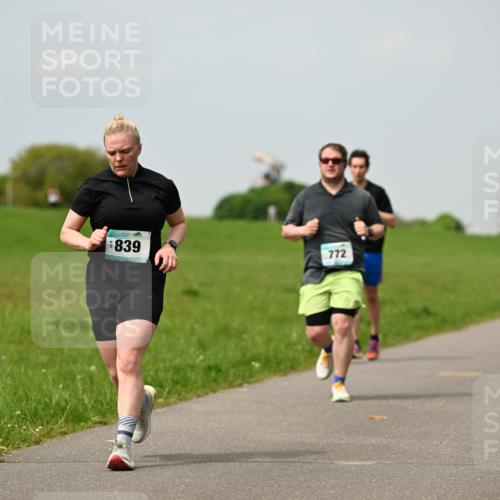 10.05.2026 - 8. Wedeler Halbmarathon Dr. Thomas Lammeyer http://msf.ph/oto/9705446 10.05.2026 11:54:08 Laufen 839, 772 meine-sportfotos.de