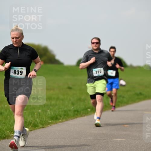 10.05.2026 - 8. Wedeler Halbmarathon Dr. Thomas Lammeyer http://msf.ph/oto/9705450 10.05.2026 11:54:08 Laufen 839, 772 meine-sportfotos.de