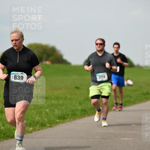 10.05.2026 - 8. Wedeler Halbmarathon Dr. Thomas Lammeyer http://msf.ph/oto/9705452 10.05.2026 11:54:09 Laufen 772, 839 meine-sportfotos.de