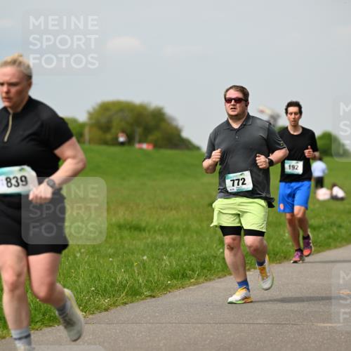 10.05.2026 - 8. Wedeler Halbmarathon Dr. Thomas Lammeyer http://msf.ph/oto/9705453 10.05.2026 11:54:09 Laufen 839, 772, 192 meine-sportfotos.de