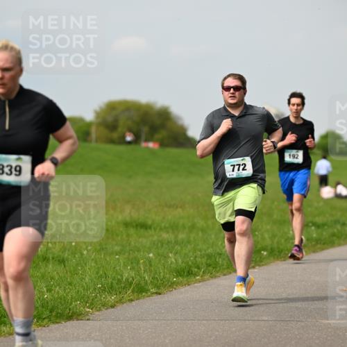 10.05.2026 - 8. Wedeler Halbmarathon Dr. Thomas Lammeyer http://msf.ph/oto/9705454 10.05.2026 11:54:09 Laufen 839, 772, 854, 192 meine-sportfotos.de