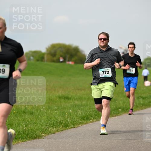 10.05.2026 - 8. Wedeler Halbmarathon Dr. Thomas Lammeyer http://msf.ph/oto/9705455 10.05.2026 11:54:09 Laufen 839, 772, 854, 192 meine-sportfotos.de