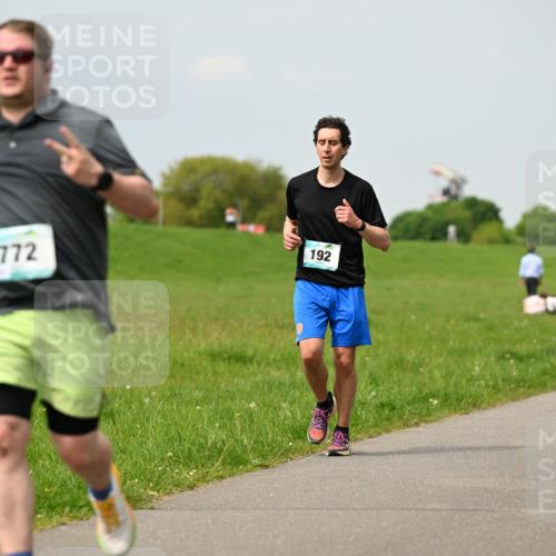 10.05.2026 - 8. Wedeler Halbmarathon Dr. Thomas Lammeyer http://msf.ph/oto/9705465 10.05.2026 11:54:11 Laufen 772, 192 meine-sportfotos.de