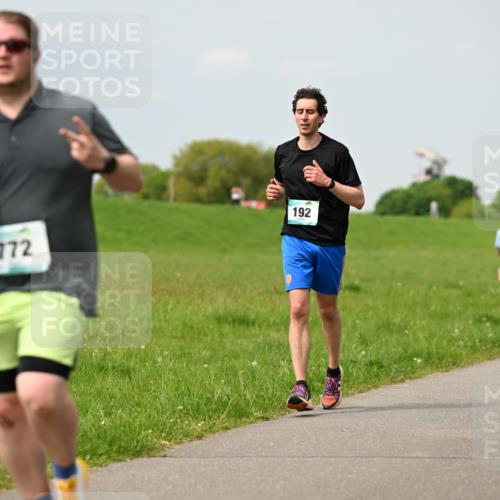 10.05.2026 - 8. Wedeler Halbmarathon Dr. Thomas Lammeyer http://msf.ph/oto/9705466 10.05.2026 11:54:11 Laufen 772, 192 meine-sportfotos.de