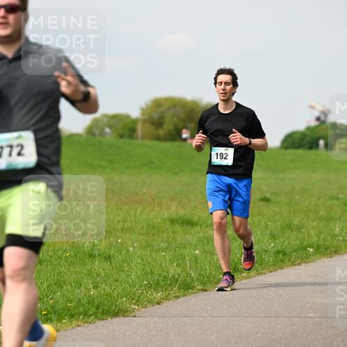 10.05.2026 - 8. Wedeler Halbmarathon Dr. Thomas Lammeyer http://msf.ph/oto/9705467 10.05.2026 11:54:11 Laufen 772, 192 meine-sportfotos.de