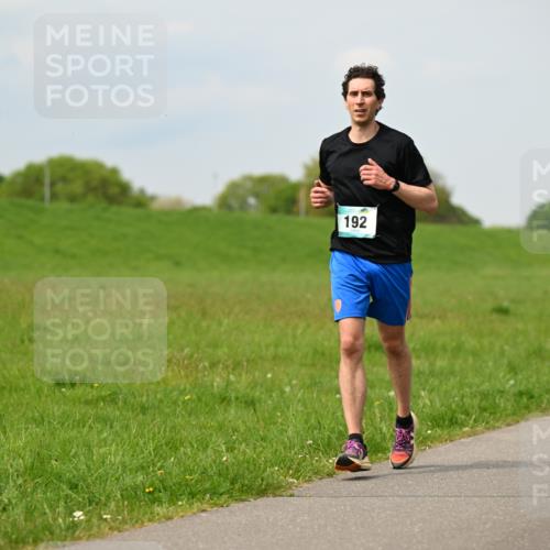 10.05.2026 - 8. Wedeler Halbmarathon Dr. Thomas Lammeyer http://msf.ph/oto/9705471 10.05.2026 11:54:12 Laufen 192 meine-sportfotos.de