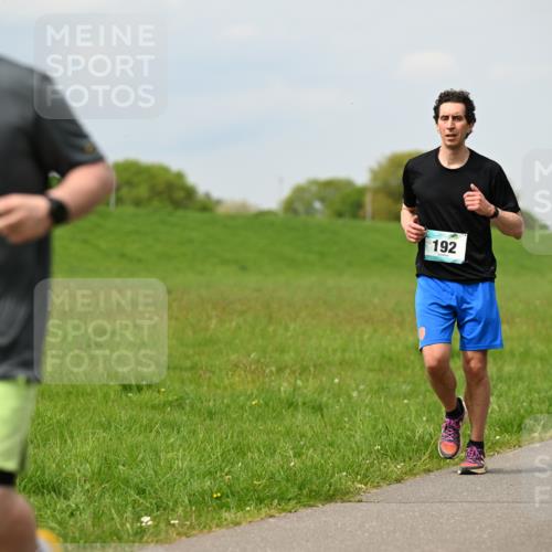 10.05.2026 - 8. Wedeler Halbmarathon Dr. Thomas Lammeyer http://msf.ph/oto/9705472 10.05.2026 11:54:12 Laufen 772, 192 meine-sportfotos.de