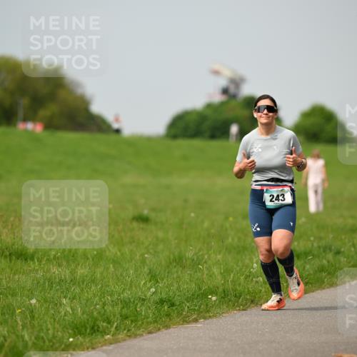10.05.2026 - 8. Wedeler Halbmarathon Dr. Thomas Lammeyer http://msf.ph/oto/9705498 10.05.2026 11:54:29 Laufen 243 meine-sportfotos.de