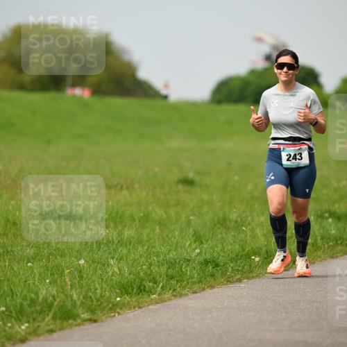 10.05.2026 - 8. Wedeler Halbmarathon Dr. Thomas Lammeyer http://msf.ph/oto/9705501 10.05.2026 11:54:29 Laufen 243 meine-sportfotos.de