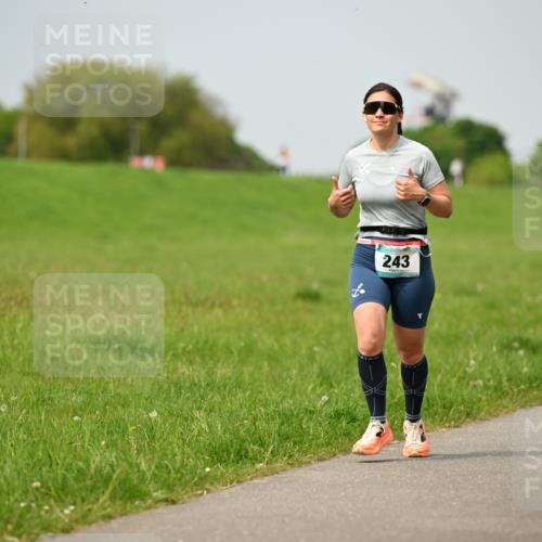10.05.2026 - 8. Wedeler Halbmarathon Dr. Thomas Lammeyer http://msf.ph/oto/9705506 10.05.2026 11:54:30 Laufen 243 meine-sportfotos.de