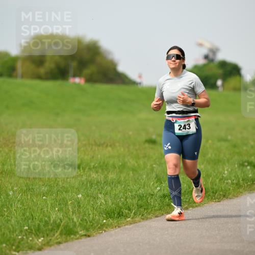 10.05.2026 - 8. Wedeler Halbmarathon Dr. Thomas Lammeyer http://msf.ph/oto/9705507 10.05.2026 11:54:30 Laufen 243 meine-sportfotos.de