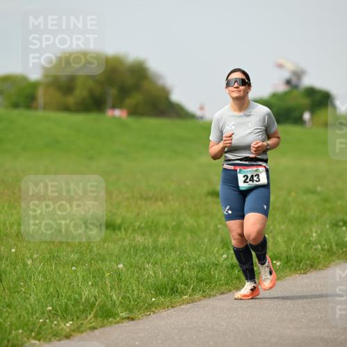 10.05.2026 - 8. Wedeler Halbmarathon Dr. Thomas Lammeyer http://msf.ph/oto/9705508 10.05.2026 11:54:30 Laufen 243 meine-sportfotos.de