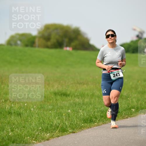 10.05.2026 - 8. Wedeler Halbmarathon Dr. Thomas Lammeyer http://msf.ph/oto/9705510 10.05.2026 11:54:31 Laufen 243 meine-sportfotos.de