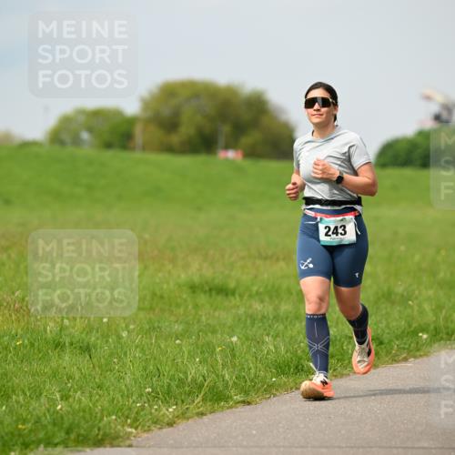 10.05.2026 - 8. Wedeler Halbmarathon Dr. Thomas Lammeyer http://msf.ph/oto/9705512 10.05.2026 11:54:31 Laufen 243 meine-sportfotos.de