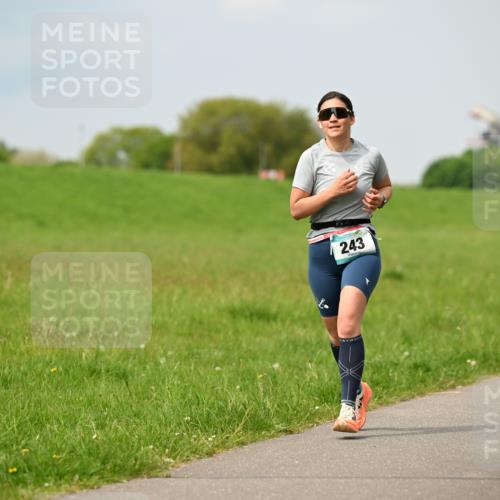 10.05.2026 - 8. Wedeler Halbmarathon Dr. Thomas Lammeyer http://msf.ph/oto/9705517 10.05.2026 11:54:31 Laufen 243 meine-sportfotos.de