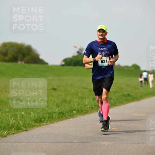 10.05.2026 - 8. Wedeler Halbmarathon Dr. Thomas Lammeyer http://msf.ph/oto/9705551 10.05.2026 11:54:39 Laufen 531 meine-sportfotos.de