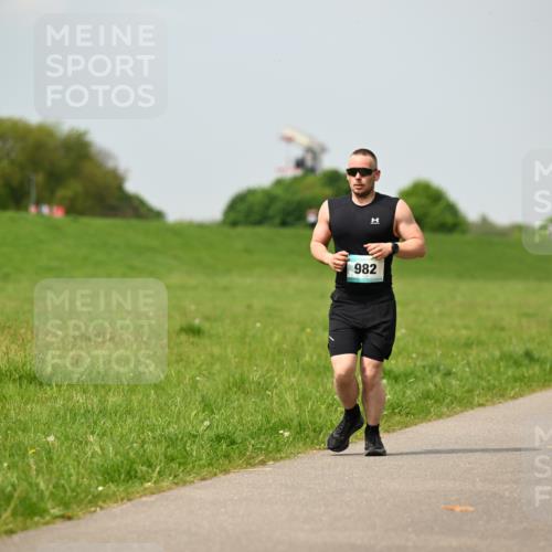 10.05.2026 - 8. Wedeler Halbmarathon Dr. Thomas Lammeyer http://msf.ph/oto/9705570 10.05.2026 11:54:55 Laufen 982 meine-sportfotos.de