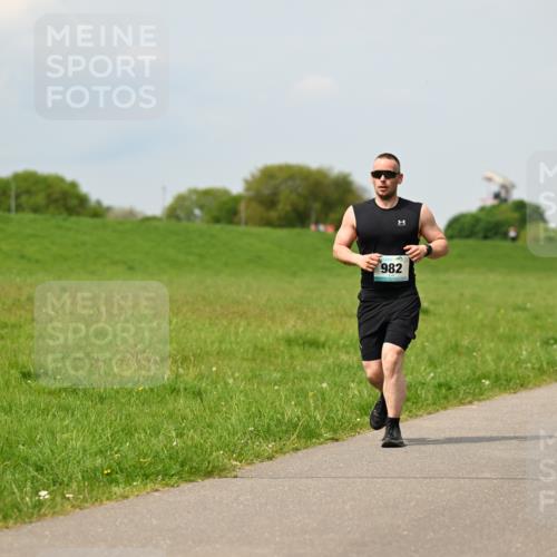 10.05.2026 - 8. Wedeler Halbmarathon Dr. Thomas Lammeyer http://msf.ph/oto/9705584 10.05.2026 11:54:57 Laufen 982 meine-sportfotos.de