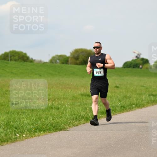 10.05.2026 - 8. Wedeler Halbmarathon Dr. Thomas Lammeyer http://msf.ph/oto/9705588 10.05.2026 11:54:57 Laufen 982 meine-sportfotos.de