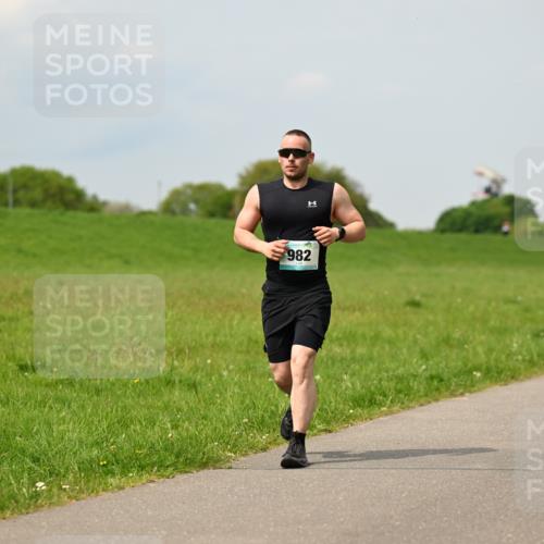 10.05.2026 - 8. Wedeler Halbmarathon Dr. Thomas Lammeyer http://msf.ph/oto/9705590 10.05.2026 11:54:57 Laufen 982 meine-sportfotos.de