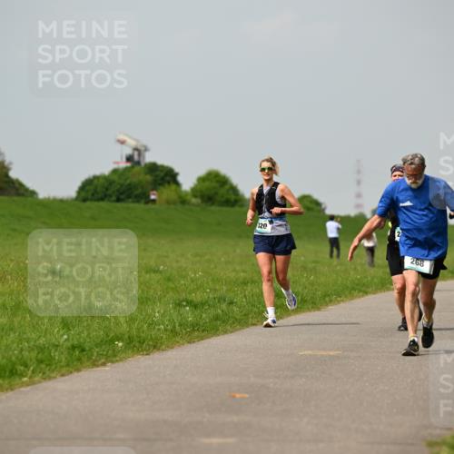 10.05.2026 - 8. Wedeler Halbmarathon Dr. Thomas Lammeyer http://msf.ph/oto/9705599 10.05.2026 11:54:59 Laufen 320, 268, 229 meine-sportfotos.de