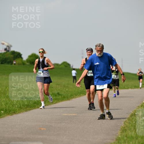 10.05.2026 - 8. Wedeler Halbmarathon Dr. Thomas Lammeyer http://msf.ph/oto/9705600 10.05.2026 11:55:00 Laufen 320, 219, 268, 225 meine-sportfotos.de