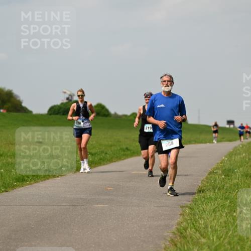 10.05.2026 - 8. Wedeler Halbmarathon Dr. Thomas Lammeyer http://msf.ph/oto/9705608 10.05.2026 11:55:01 Laufen 320, 219, 268 meine-sportfotos.de