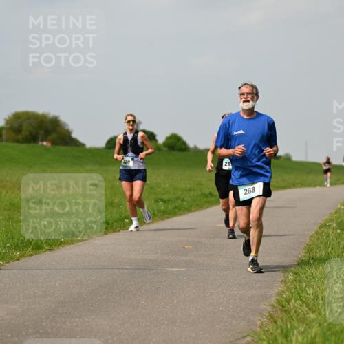 10.05.2026 - 8. Wedeler Halbmarathon Dr. Thomas Lammeyer http://msf.ph/oto/9705613 10.05.2026 11:55:02 Laufen 320, 268 meine-sportfotos.de
