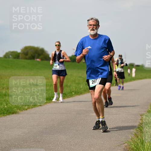10.05.2026 - 8. Wedeler Halbmarathon Dr. Thomas Lammeyer http://msf.ph/oto/9705622 10.05.2026 11:55:03 Laufen 220, 268 meine-sportfotos.de