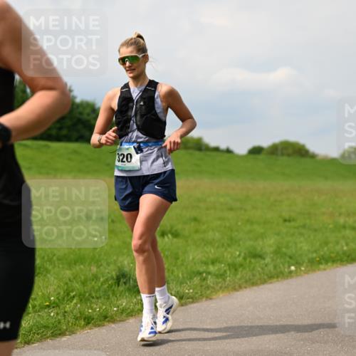 10.05.2026 - 8. Wedeler Halbmarathon Dr. Thomas Lammeyer http://msf.ph/oto/9705646 10.05.2026 11:55:07 Laufen 320, 2197 meine-sportfotos.de