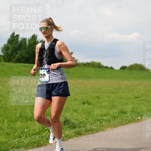 10.05.2026 - 8. Wedeler Halbmarathon Dr. Thomas Lammeyer http://msf.ph/oto/9705648 10.05.2026 11:55:08 Laufen 1956 meine-sportfotos.de