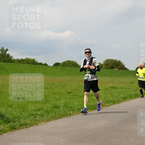 10.05.2026 - 8. Wedeler Halbmarathon Dr. Thomas Lammeyer http://msf.ph/oto/9705649 10.05.2026 11:55:08 Laufen 229, 2105 meine-sportfotos.de
