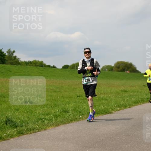 10.05.2026 - 8. Wedeler Halbmarathon Dr. Thomas Lammeyer http://msf.ph/oto/9705651 10.05.2026 11:55:09 Laufen 229, 2105 meine-sportfotos.de