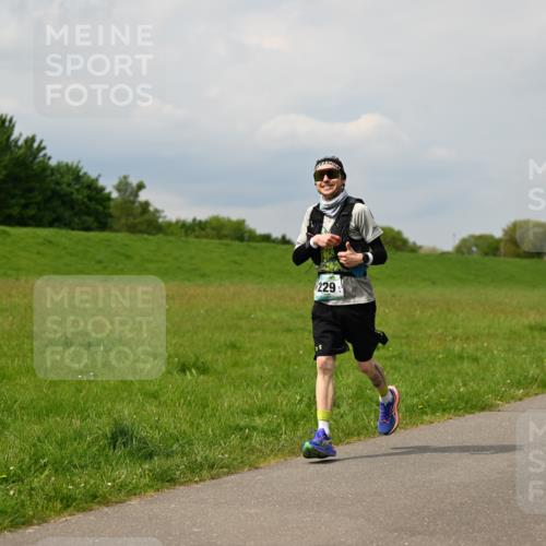 10.05.2026 - 8. Wedeler Halbmarathon Dr. Thomas Lammeyer http://msf.ph/oto/9705654 10.05.2026 11:55:09 Laufen 229, 2105 meine-sportfotos.de