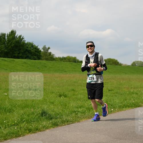 10.05.2026 - 8. Wedeler Halbmarathon Dr. Thomas Lammeyer http://msf.ph/oto/9705655 10.05.2026 11:55:09 Laufen 229, 2105 meine-sportfotos.de