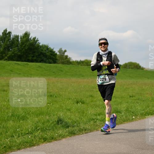 10.05.2026 - 8. Wedeler Halbmarathon Dr. Thomas Lammeyer http://msf.ph/oto/9705656 10.05.2026 11:55:09 Laufen 229 meine-sportfotos.de