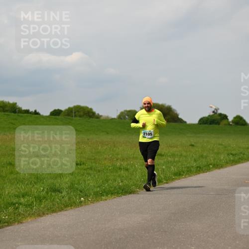 10.05.2026 - 8. Wedeler Halbmarathon Dr. Thomas Lammeyer http://msf.ph/oto/9705657 10.05.2026 11:55:11 Laufen 2105 meine-sportfotos.de