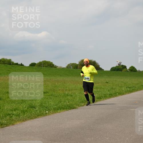 10.05.2026 - 8. Wedeler Halbmarathon Dr. Thomas Lammeyer http://msf.ph/oto/9705659 10.05.2026 11:55:11 Laufen 2105 meine-sportfotos.de