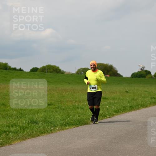 10.05.2026 - 8. Wedeler Halbmarathon Dr. Thomas Lammeyer http://msf.ph/oto/9705662 10.05.2026 11:55:11 Laufen 2105 meine-sportfotos.de