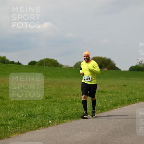 10.05.2026 - 8. Wedeler Halbmarathon Dr. Thomas Lammeyer http://msf.ph/oto/9705663 10.05.2026 11:55:11 Laufen 2105 meine-sportfotos.de