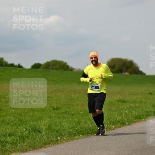 10.05.2026 - 8. Wedeler Halbmarathon Dr. Thomas Lammeyer http://msf.ph/oto/9705665 10.05.2026 11:55:11 Laufen 2105 meine-sportfotos.de