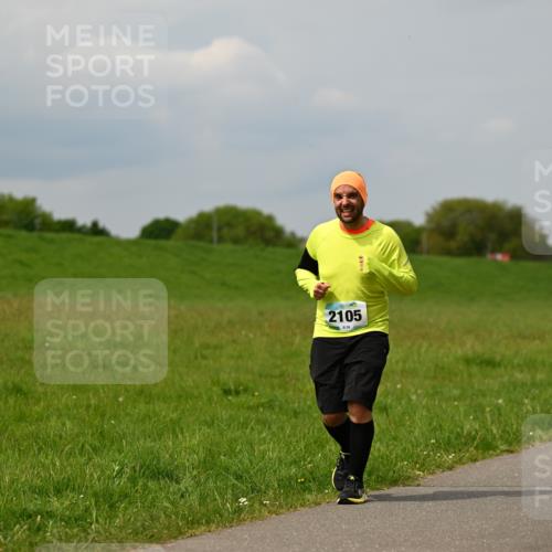 10.05.2026 - 8. Wedeler Halbmarathon Dr. Thomas Lammeyer http://msf.ph/oto/9705666 10.05.2026 11:55:12 Laufen 2105 meine-sportfotos.de