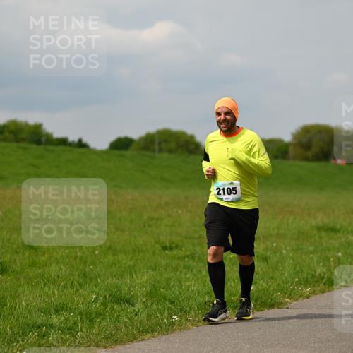 10.05.2026 - 8. Wedeler Halbmarathon Dr. Thomas Lammeyer http://msf.ph/oto/9705669 10.05.2026 11:55:12 Laufen 2105, 856 meine-sportfotos.de