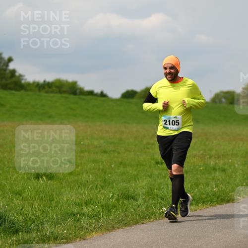 10.05.2026 - 8. Wedeler Halbmarathon Dr. Thomas Lammeyer http://msf.ph/oto/9705671 10.05.2026 11:55:12 Laufen 2105 meine-sportfotos.de