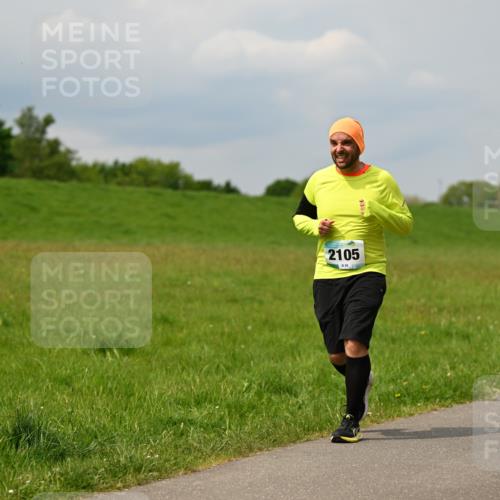 10.05.2026 - 8. Wedeler Halbmarathon Dr. Thomas Lammeyer http://msf.ph/oto/9705672 10.05.2026 11:55:12 Laufen 2105 meine-sportfotos.de