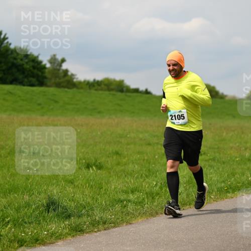10.05.2026 - 8. Wedeler Halbmarathon Dr. Thomas Lammeyer http://msf.ph/oto/9705674 10.05.2026 11:55:13 Laufen 2105 meine-sportfotos.de