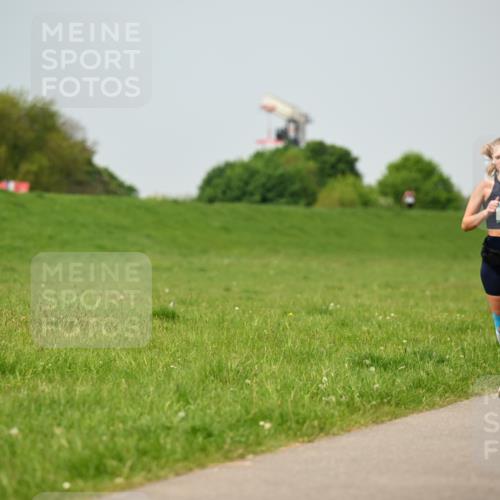 10.05.2026 - 8. Wedeler Halbmarathon Dr. Thomas Lammeyer http://msf.ph/oto/9705676 10.05.2026 11:55:19 Laufen 1015 meine-sportfotos.de