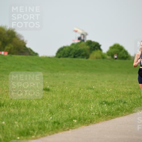 10.05.2026 - 8. Wedeler Halbmarathon Dr. Thomas Lammeyer http://msf.ph/oto/9705677 10.05.2026 11:55:19 Laufen 1015 meine-sportfotos.de